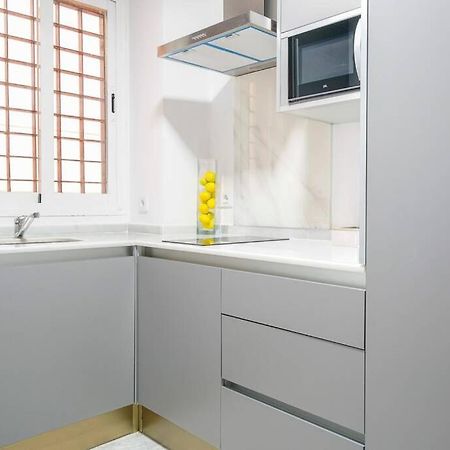 Lovely And Chic Apartment In The Heart Of Севиля Екстериор снимка
