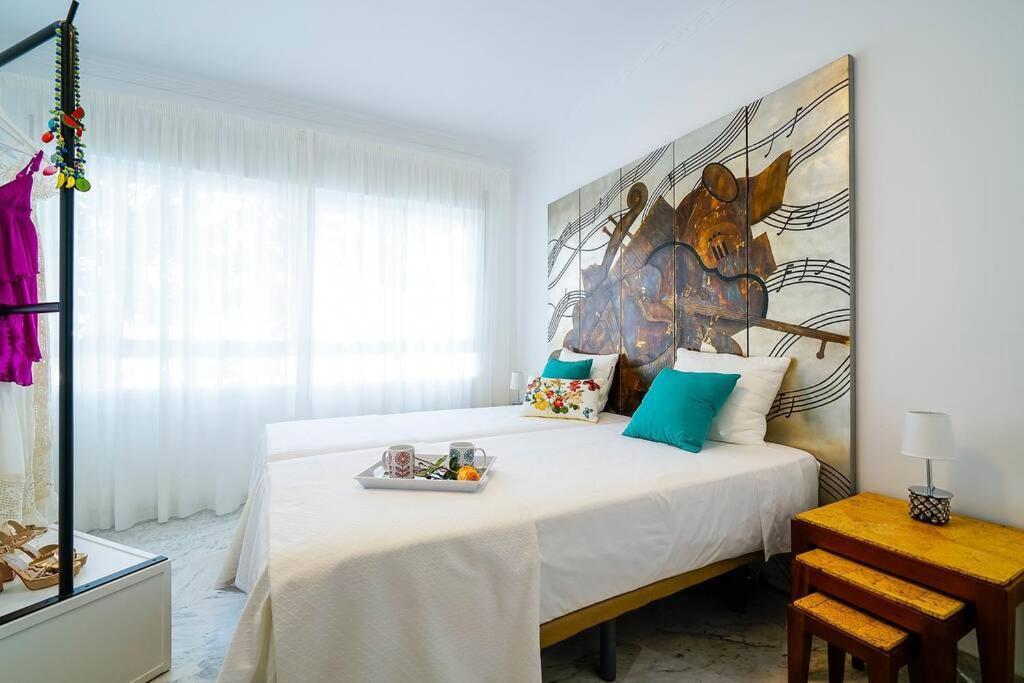 Lovely And Chic Apartment In The Heart Of Севиля Екстериор снимка