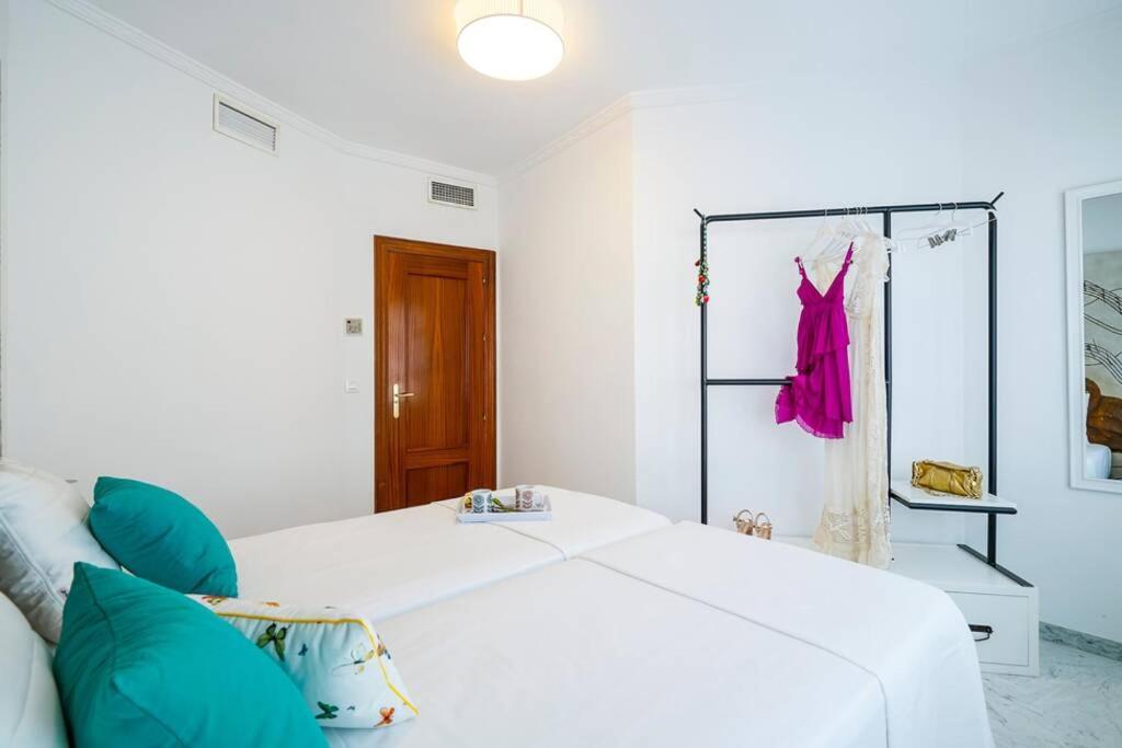 Lovely And Chic Apartment In The Heart Of Севиля Екстериор снимка