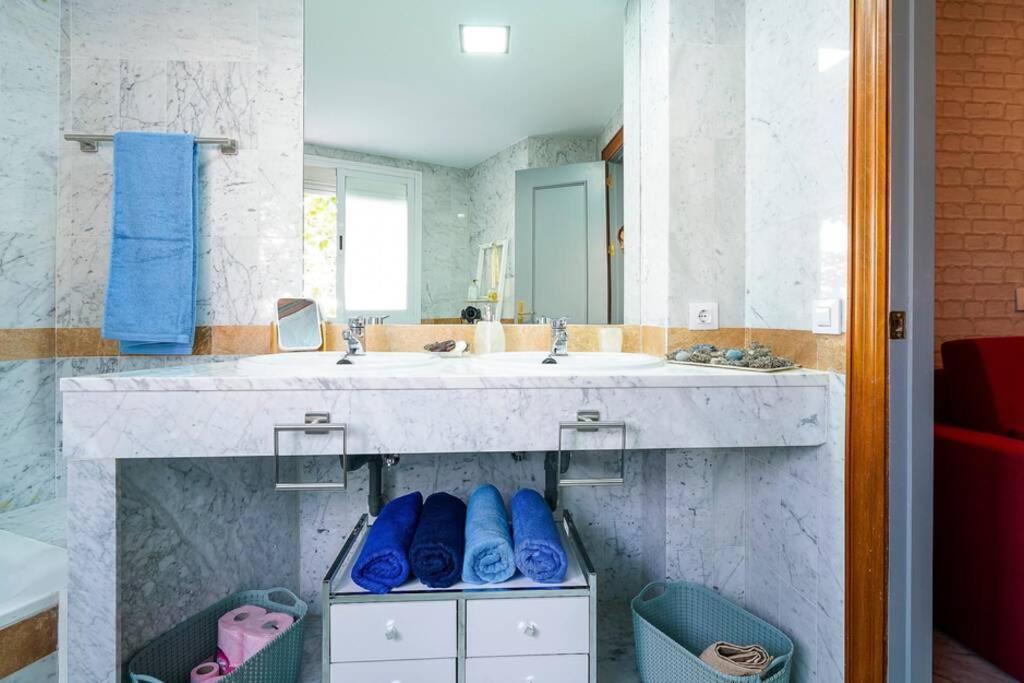 Lovely And Chic Apartment In The Heart Of Севиля Екстериор снимка